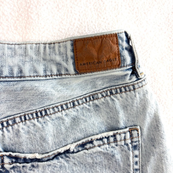American Eagle Tomgirl Light Wash Hi-Rise Distress Raw Hem Denim Shorts (8) - Picture 8 of 15